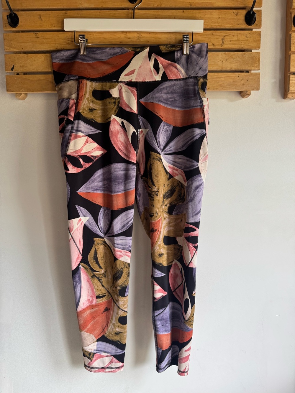 💗5 for $25💗 FLX High-Rise Printed Leggings in Black with Multi Leaf Motif